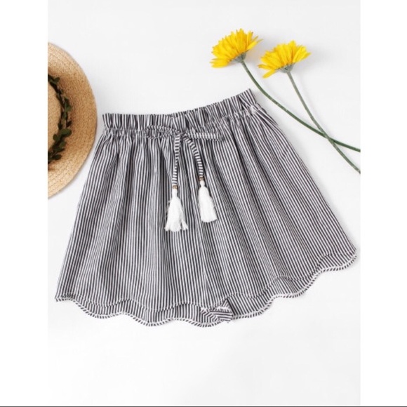 Pants - 🎉HP🎉 🆕 Black Striped Shorts